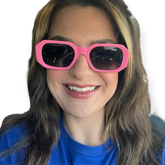 QUAY Hyped Up Sunglasses Polarized Pink Frame Smoke Lenses Retro NWT - Picture 3 of 15